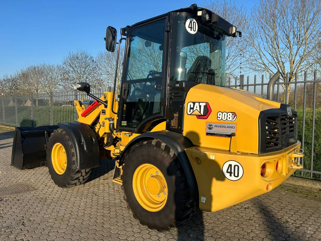 CAT 908 only 625 hours, ac, 40 km/h